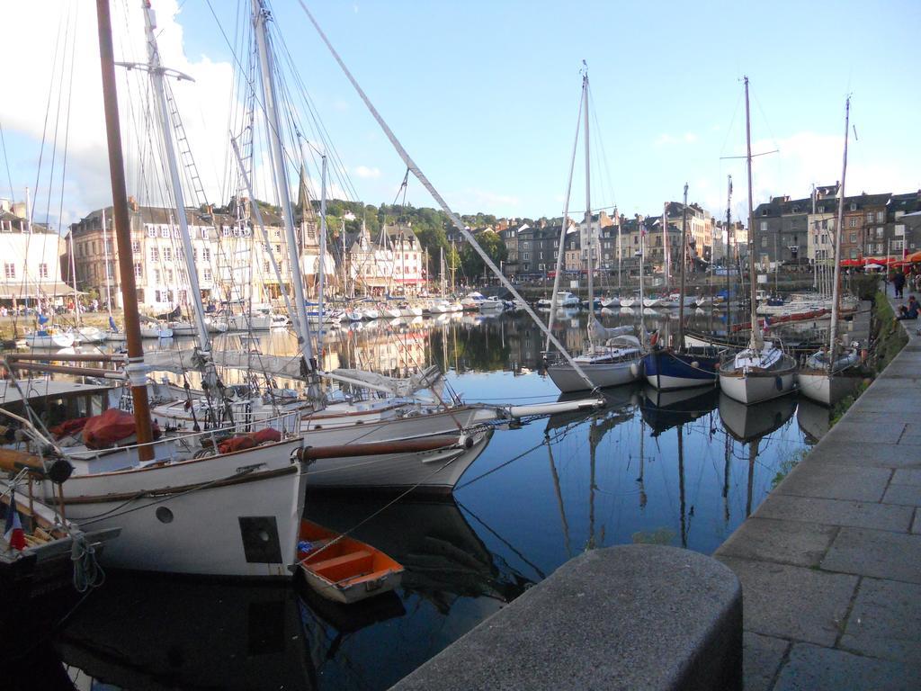 Chambre Le Nid Du Phare Avec Jacuzzi Honfleur Szoba fotó