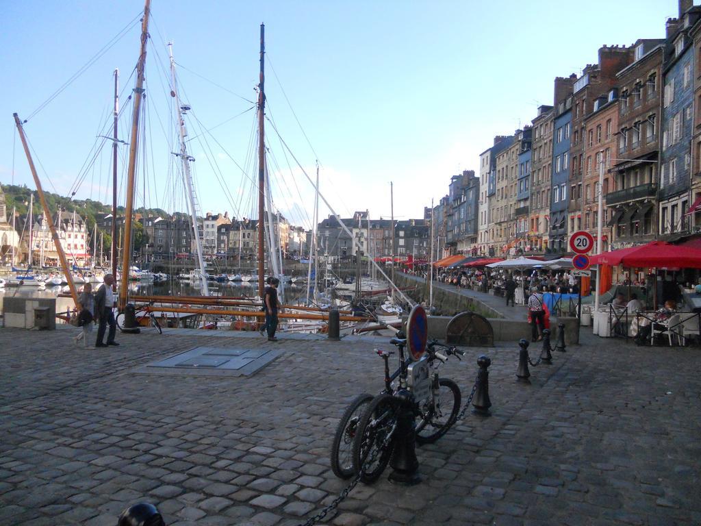 Chambre Le Nid Du Phare Avec Jacuzzi Honfleur Szoba fotó